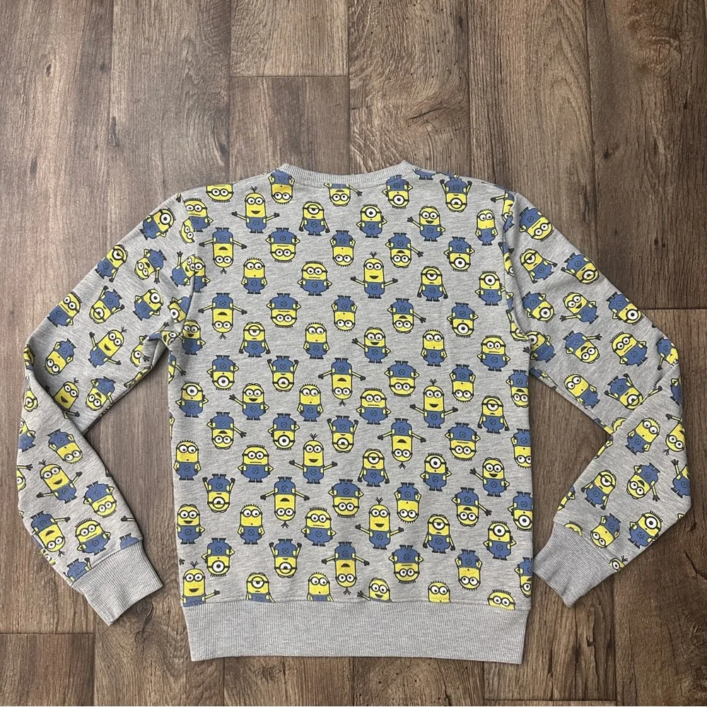 Despicable Me Minion Made Cotton Blend Pullover Sweater Men’s Size S Grey